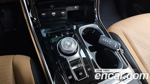 Kia Carnival 2023 — Şəkil 8/20