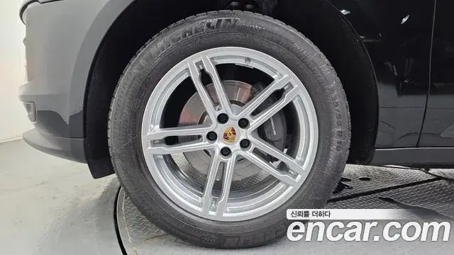 Porsche Macan 2019 — Şəkil 20/31