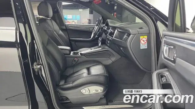 Porsche Macan 2019 — Şəkil 30/31