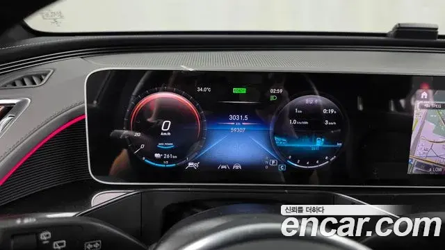 Mercedes-Benz EQC 2020 — ფოტო 9/35