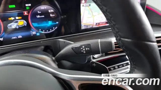 Mercedes-Benz EQC 2020 — ფოტო 33/35