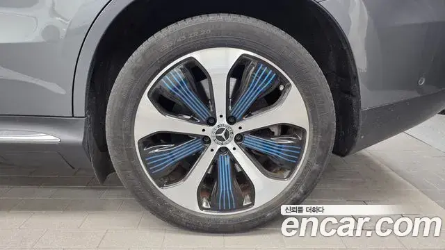 Mercedes-Benz EQC 2020 — ფოტო 12/35