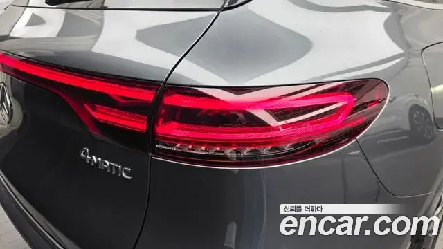 Mercedes-Benz EQC 2020 — ფოტო 24/35