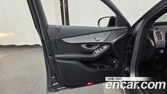 Mercedes-Benz EQC 2020 — ფოტო 29/35