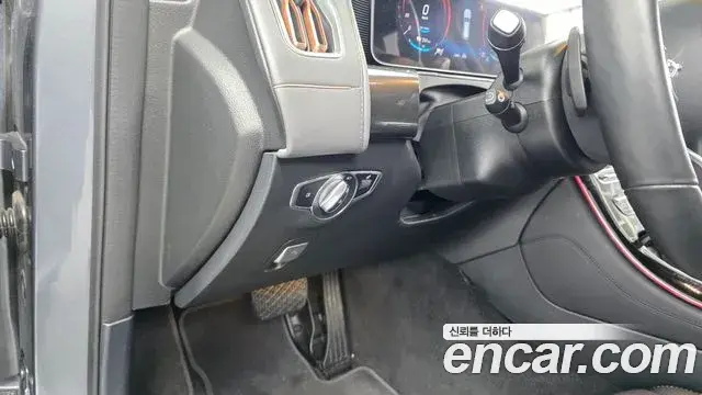 Mercedes-Benz EQC 2020 — ფოტო 28/35