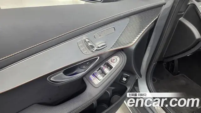 Mercedes-Benz EQC 2020 — ფოტო 14/35