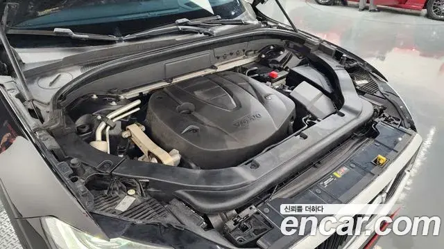 Volvo XC60 2018 — Şəkil 33/36