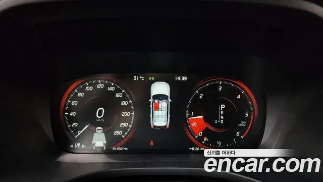 Volvo XC60 2018 — Şəkil 31/36