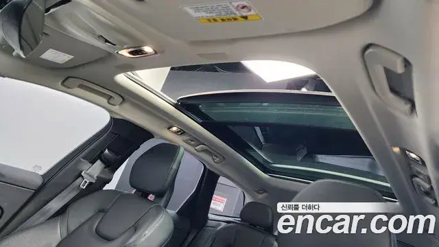 Volvo XC60 2018 — Şəkil 25/36