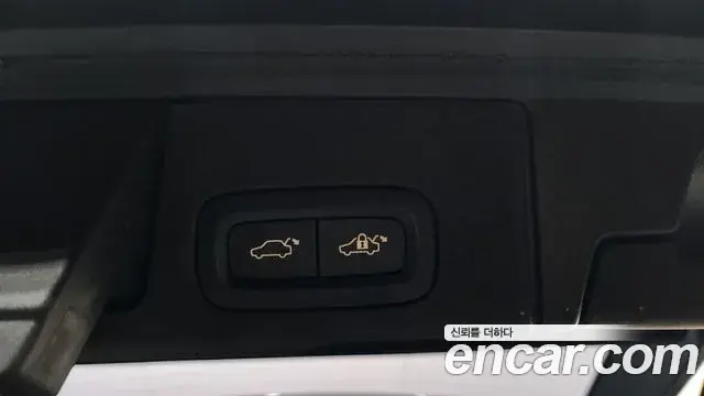 Volvo XC60 2018 — Şəkil 27/36