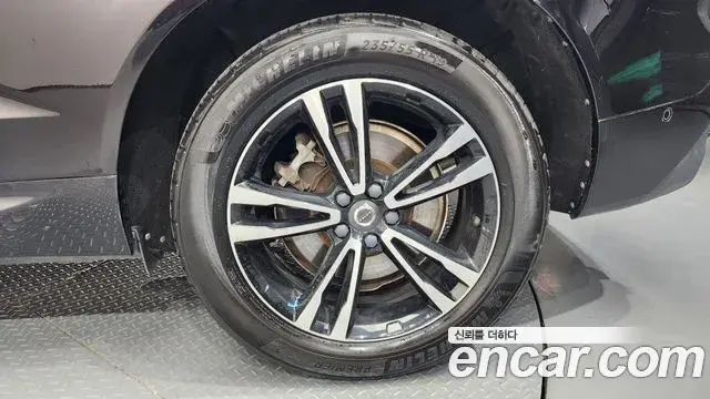 Volvo XC60 2018 — Şəkil 2/36