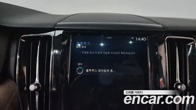 Volvo XC60 2018 — Şəkil 35/36