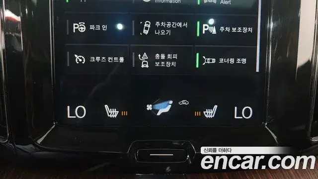 Volvo XC60 2018 — Şəkil 22/36