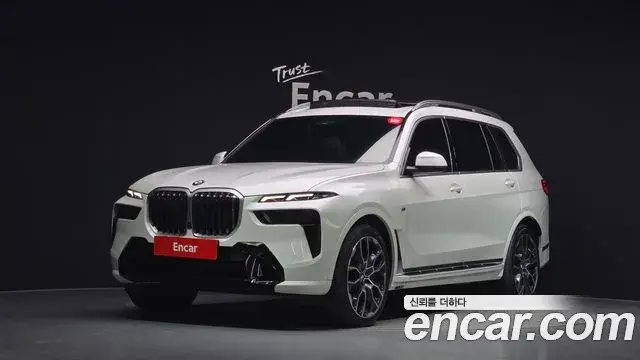 BMW X7 2023 — Фото 1/20