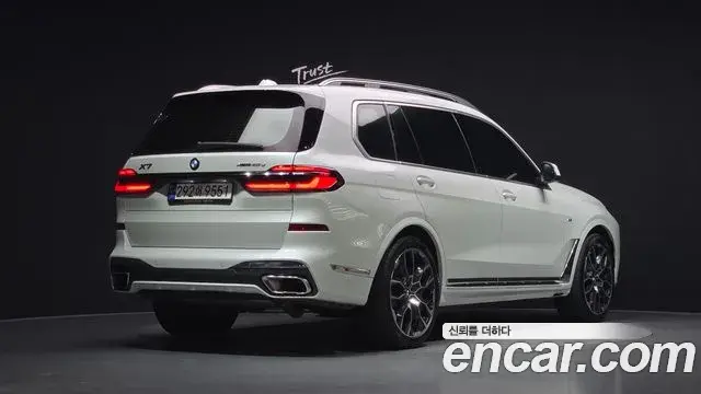 BMW X7 2023 — Фото 2/20