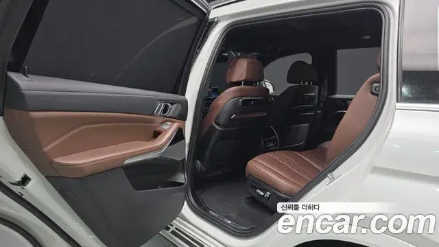 BMW X7 2023 — Фото 15/20