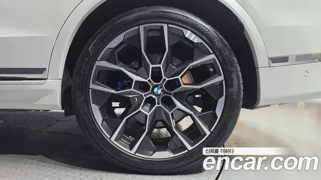 BMW X7 2023 — Photo 32/40
