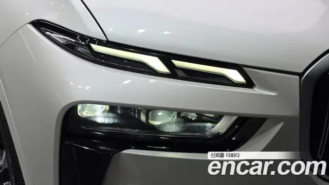 BMW X7 2023 — Photo 13/40