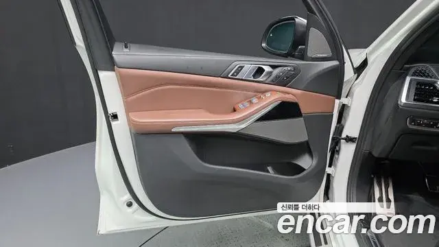 BMW X7 2023 — Photo 23/40