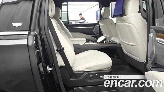 Cadillac Escalade 2025 — ფოტო 24/40