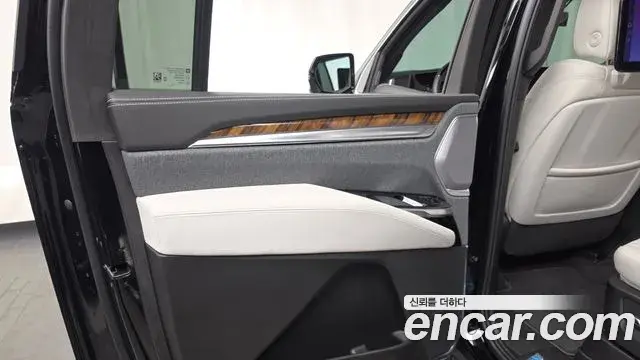 Cadillac Escalade 2025 — ფოტო 32/40