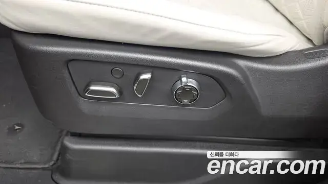 Cadillac Escalade 2025 — ფოტო 17/40