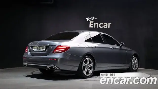 Mercedes-Benz E-Class 2019 — Photo 23/31