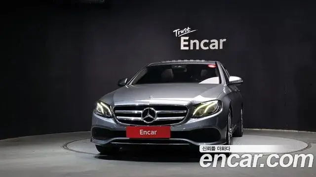 Mercedes-Benz E-Class 2019 — Photo 27/31