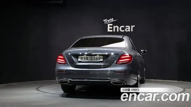 Mercedes-Benz E-Class 2019 — Photo 21/31