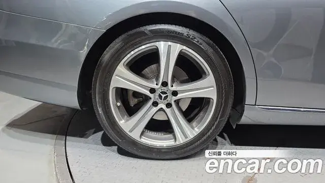 Mercedes-Benz E-Class 2019 — Photo 2/31