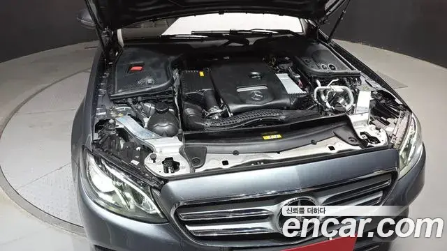Mercedes-Benz E-Class 2019 — Photo 17/31