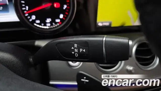 Mercedes-Benz E-Class 2019 — Photo 9/31