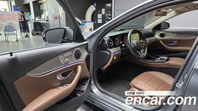 Mercedes-Benz E-Class 2019 — Photo 19/31