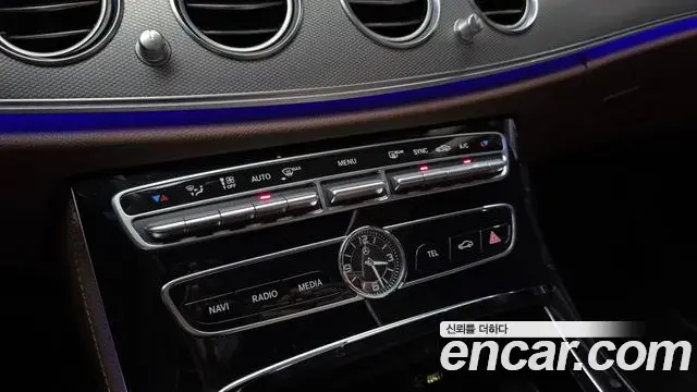 Mercedes-Benz E-Class 2019 — Photo 14/31