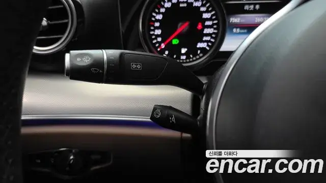 Mercedes-Benz E-Class 2019 — Photo 7/31