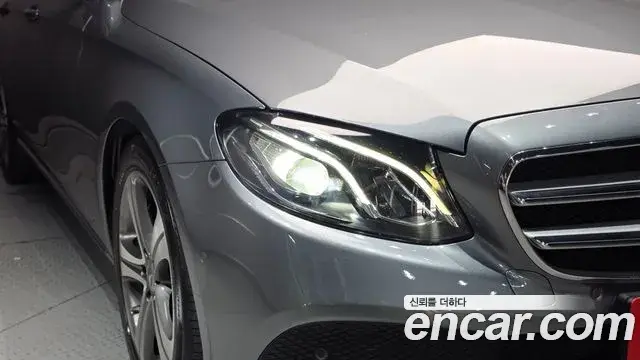 Mercedes-Benz E-Class 2019 — Photo 31/31