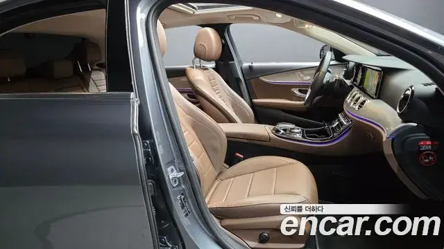 Mercedes-Benz E-Class 2019 — Photo 8/31