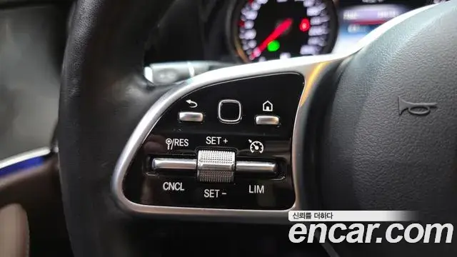 Mercedes-Benz E-Class 2019 — Photo 11/31