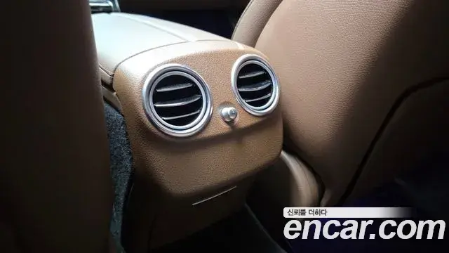 Mercedes-Benz E-Class 2019 — Photo 26/31