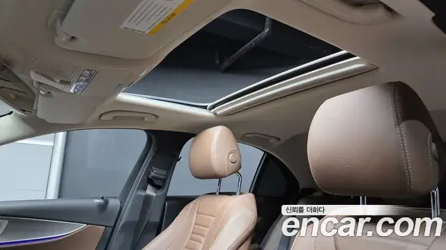 Mercedes-Benz E-Class 2019 — Photo 15/31