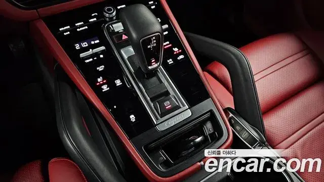 Porsche Cayenne 2020 — Photo 23/34