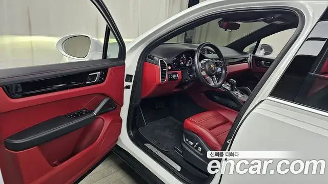 Porsche Cayenne 2020 — Photo 30/34