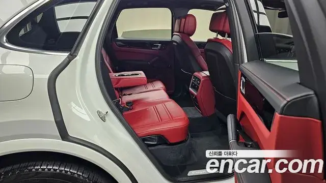 Porsche Cayenne 2020 — Photo 4/34