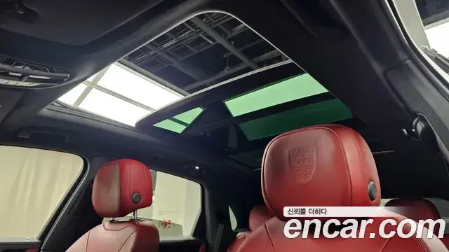 Porsche Cayenne 2020 — Photo 17/34