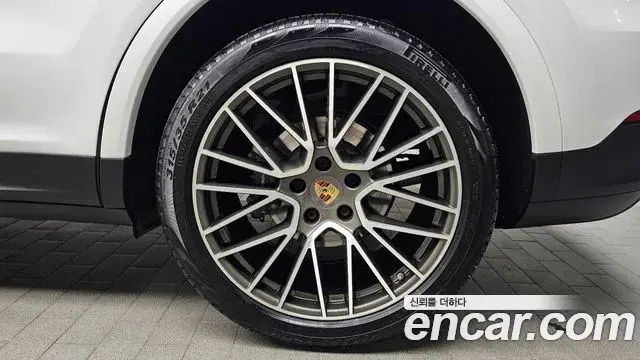 Porsche Cayenne 2020 — Photo 3/34