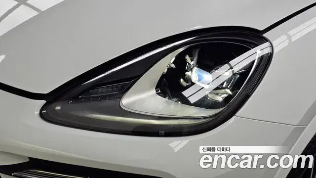 Porsche Cayenne 2020 — Photo 12/34