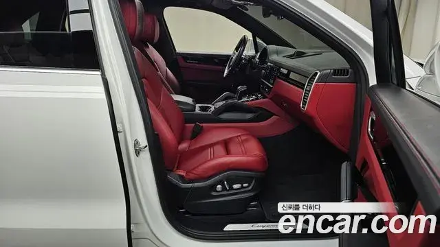 Porsche Cayenne 2020 — Photo 26/34