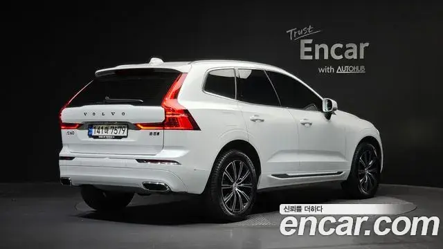 Volvo XC60 2021 — Фото 2/20