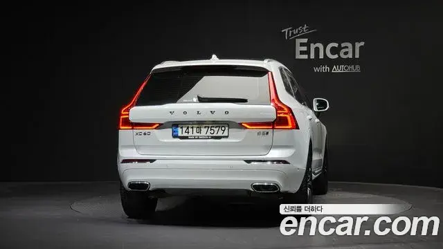 Volvo XC60 2021 — Фото 4/20