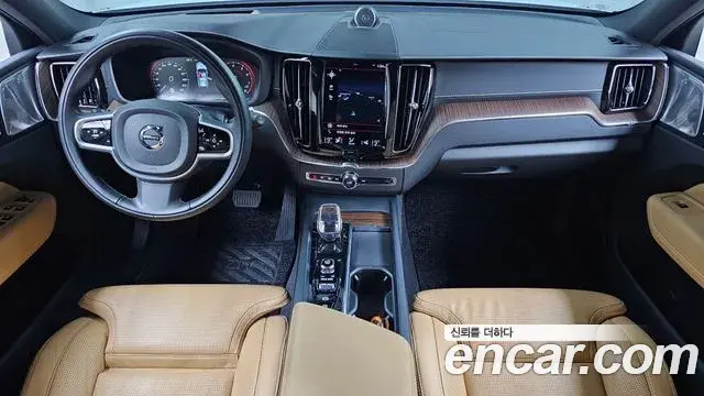 Volvo XC60 2021 — Фото 7/20